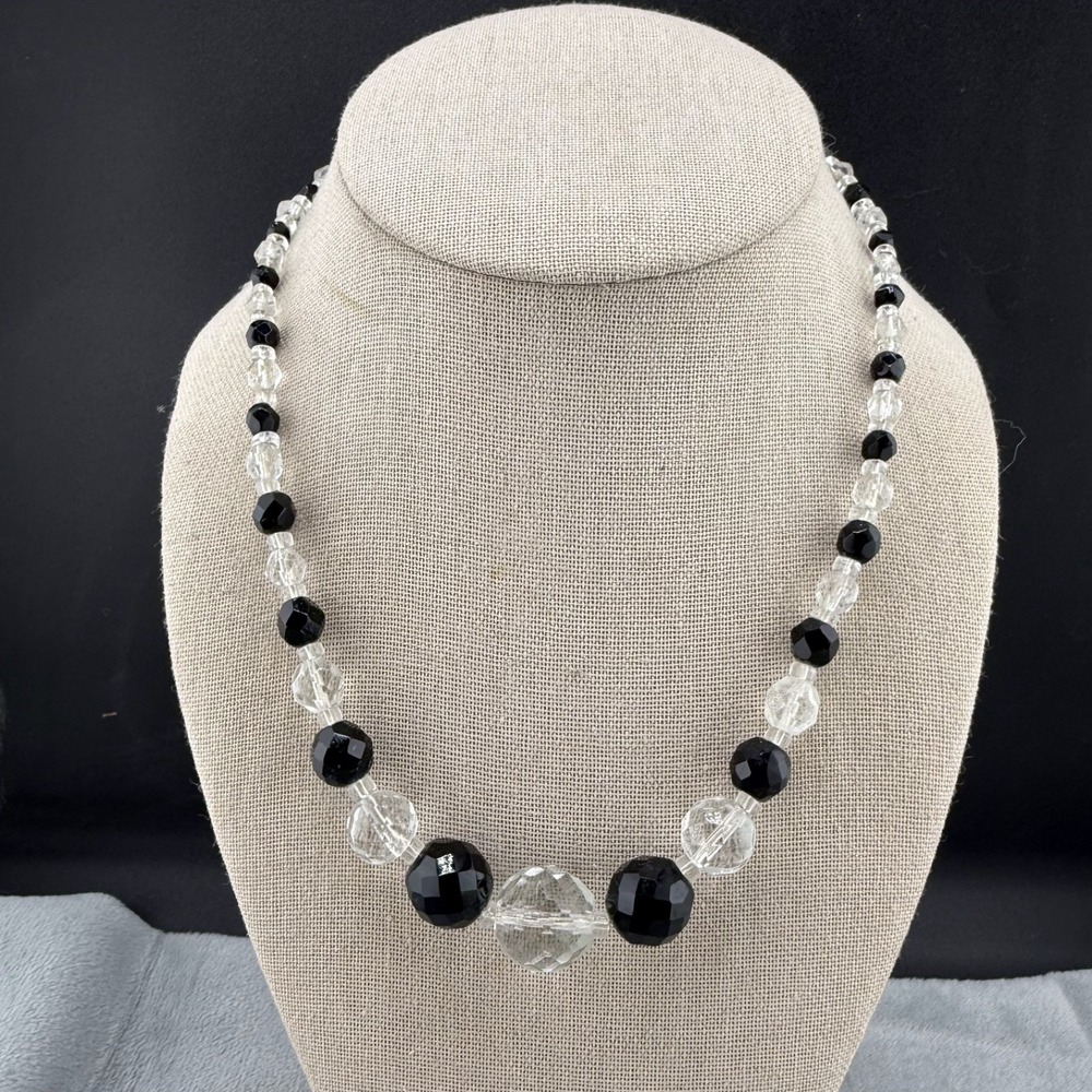 Vintage Estate Necklace Black White‎ Glass Beaded Faceted Graduated 17”